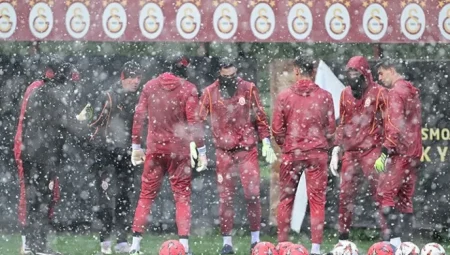 Galatasaray-AZ Alkmaar maçı ve Galatasaray-Fenerbahçe derbisi ertelenecek mi? İşte son gelişmeler