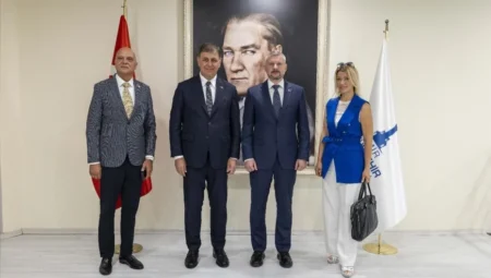 İzmir Büyükşehir Belediye Başkanı Cemil Tugay: “İzmir tarım, ticaret ve turizm alanlarında kendini geliştirmeye devam ediyor”